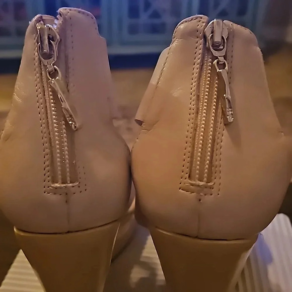 Diane Von furstenberg Opal Wedge in RoseGold/Pumice. Size 9.5 - Picture 7 of 16